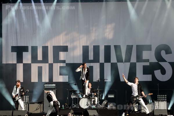 THE HIVES - 2018-06-17 - BRETIGNY-SUR-ORGE - Base Aerienne 217 - Main Stage - Per Almqvist - Niklas Almqvist - Arne Christian Jääskeläinen - Karl Johan Marcus Gustavsson - Mikael Karlsson Åström